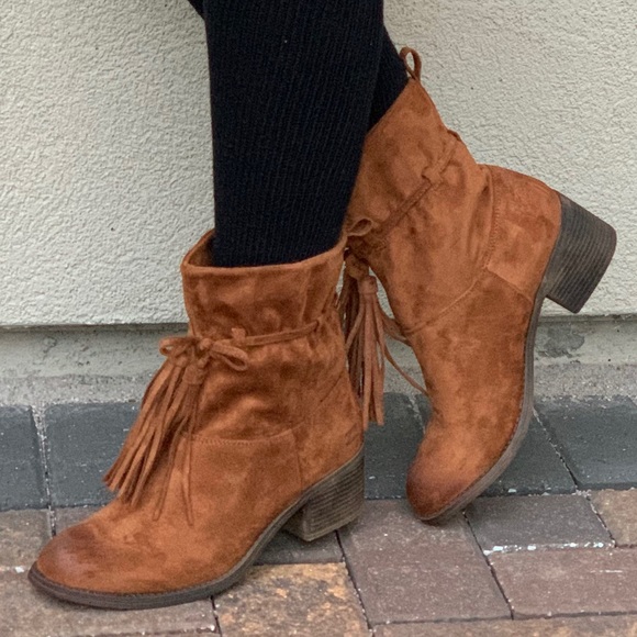 Boho Burnished Toe Wrap Around Chunky Heel Boots - Picture 3 of 7